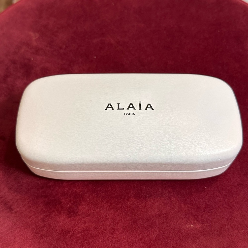 ALAIA Rectangular Sunglasses in Red metallic metal mirror designed - Picture 5 of 12